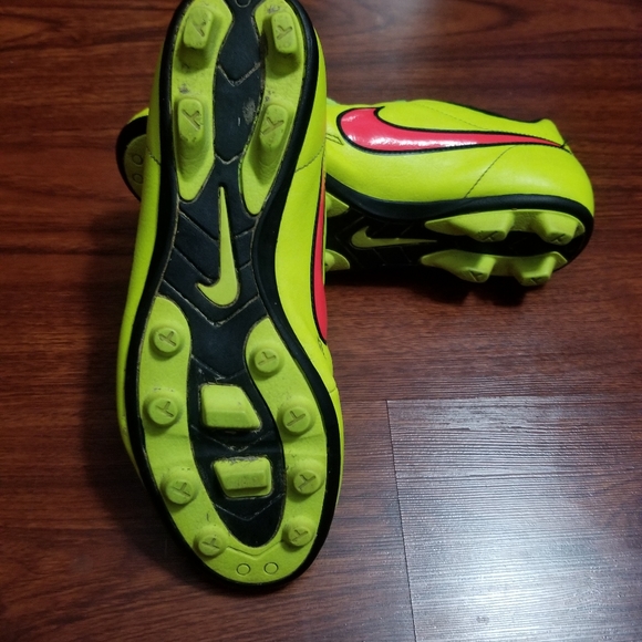 Soccer cleats used very good condition - Picture 4 of 5